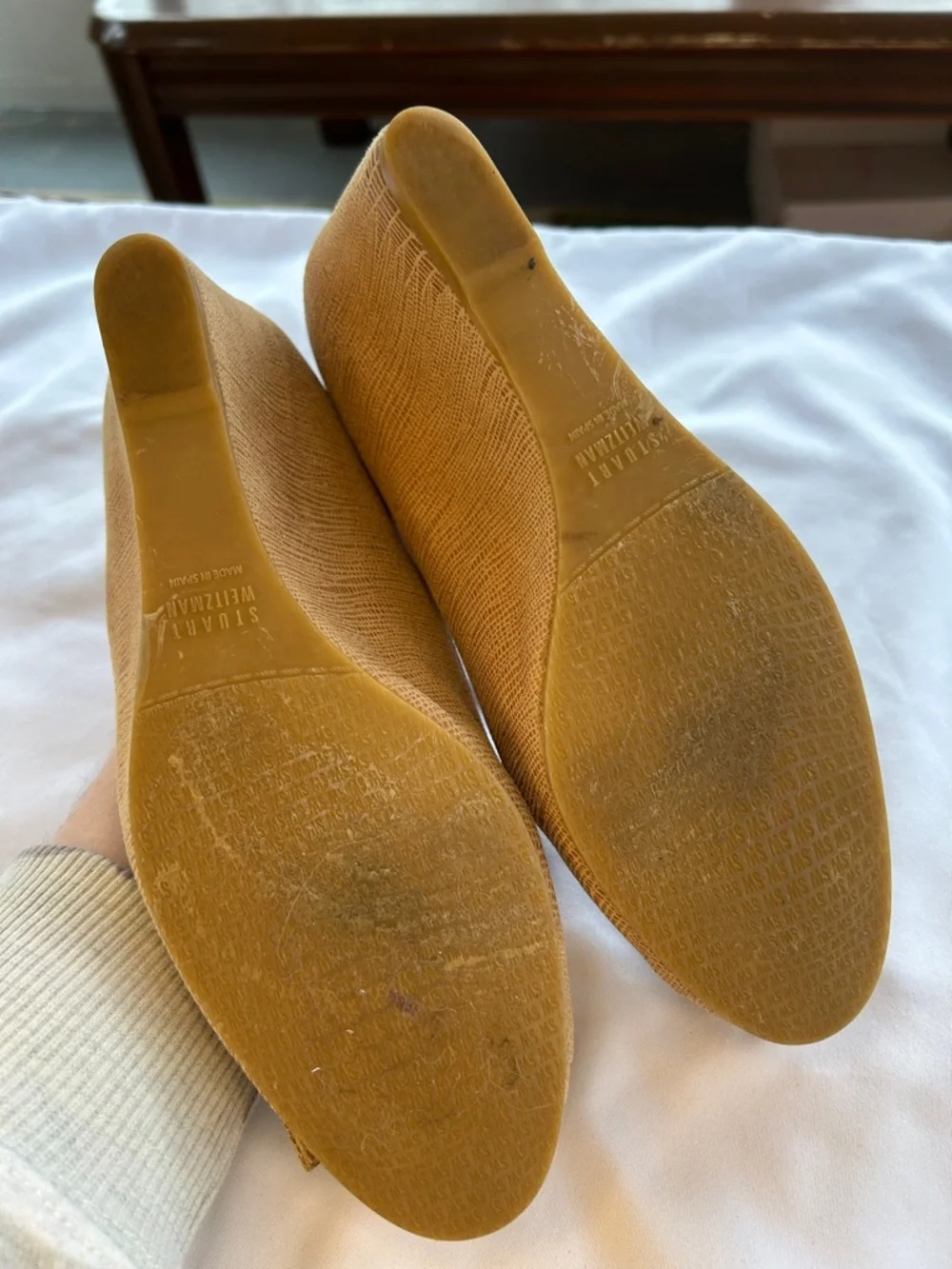 Stuart Weitzman Tan Lizard-Embossed Wedge Pumps with Tortoise Buckle 7.5 - Picture 7 of 8